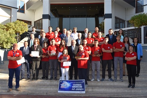 Vali Karadeniz, TEKNOFEST’ te Derece Yapan Öğrencileri Ödüllendirdi