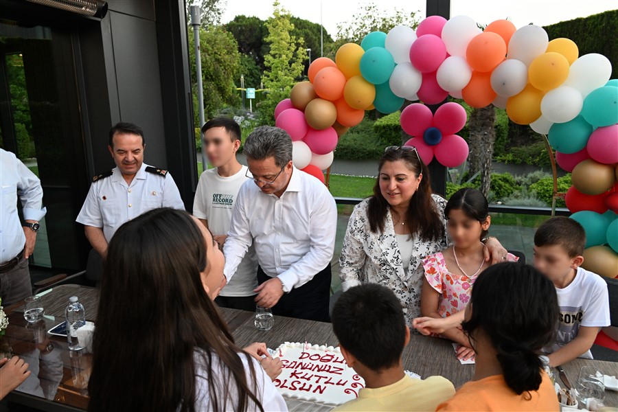 Vali Enver Ünlü ve Eşi Sema Ünlü, Devlet Koruması Altındaki Çocukların Doğum Günü Etkinliğine Katıldı