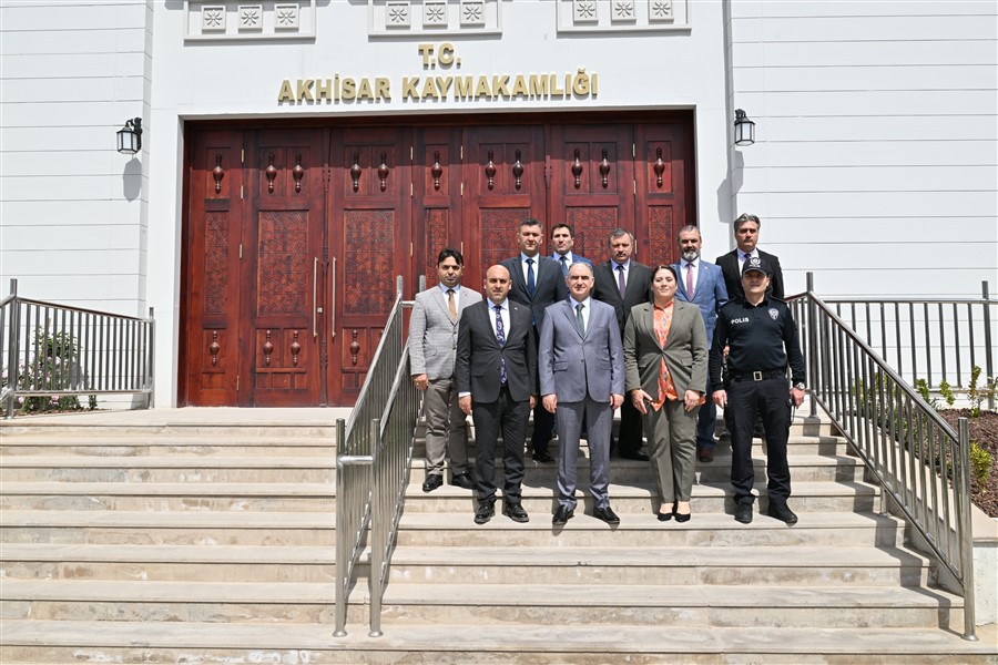 Valimiz Vahdettin Özkan, Yeni Hizmet Binasına Taşınan Akhisar Kaymakamlığını Ziyaret Etti