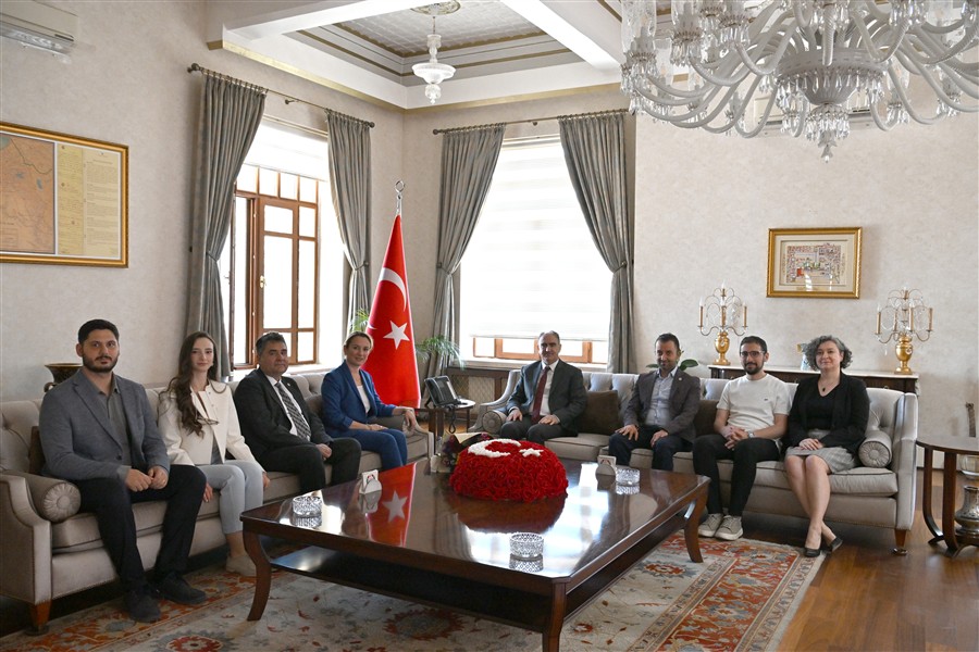 Manisa Eczacılar Odası Başkanı Duygu Elmas Mutlu ve yönetim kurulu üyelerini misafir ettik.